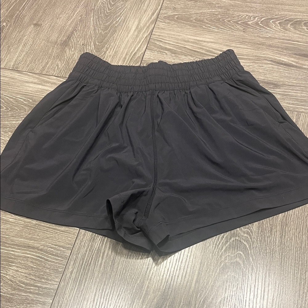 Vuori Villa Women's Athletic Shorts in Black